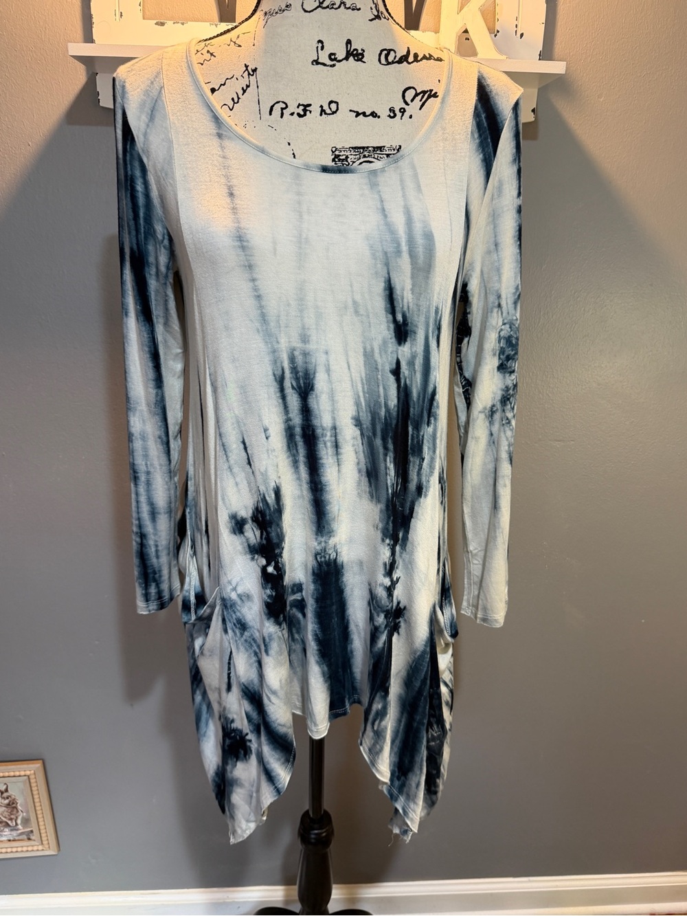 ENTRO BLUE/WHITE TIE DYE LONG SLEEVE TUNIC SZ S